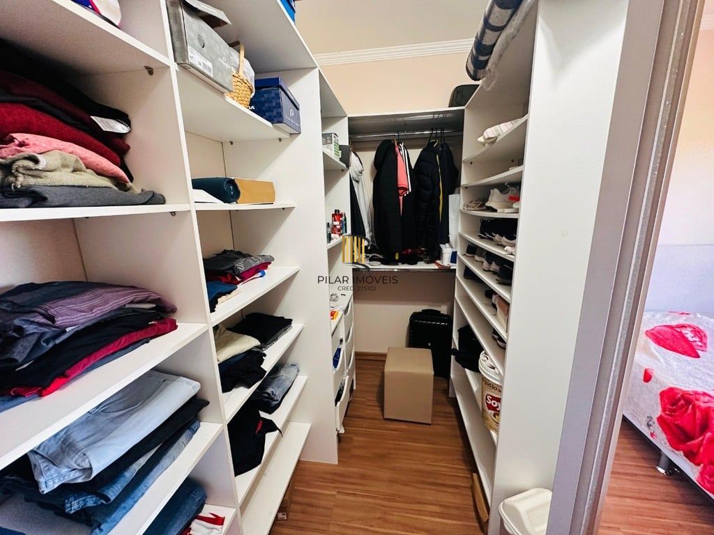 Casa 3 dormitórios no bairro Hípica