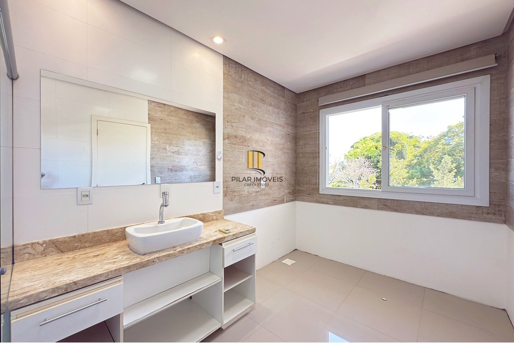 Casa 3 dormitórios no bairro Hípica