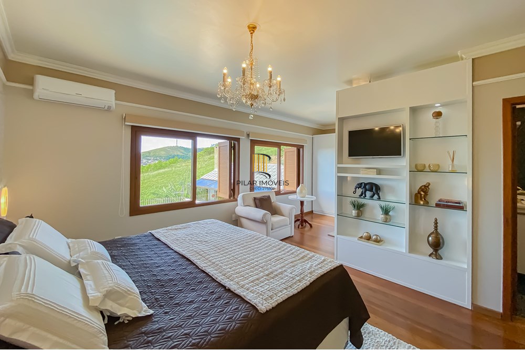 Casa 4 dormitórios no bairro Teresópolis