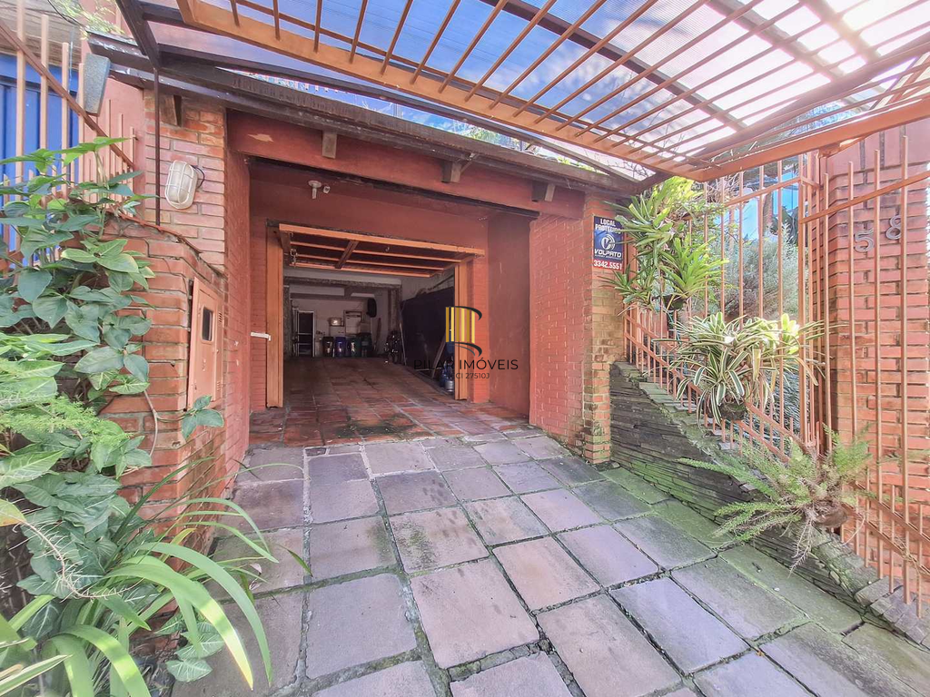 Casa 3 dormitórios no bairro Chácara das Pedras