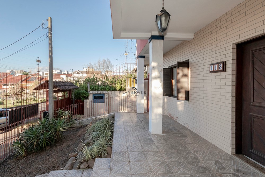 Casa 4 dormitórios no bairro Jardim Planalto