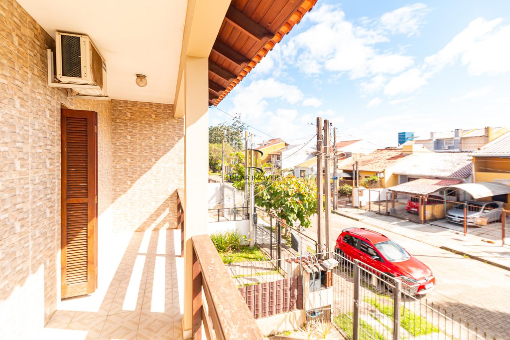 Casa 3 dormitórios no bairro Hípica