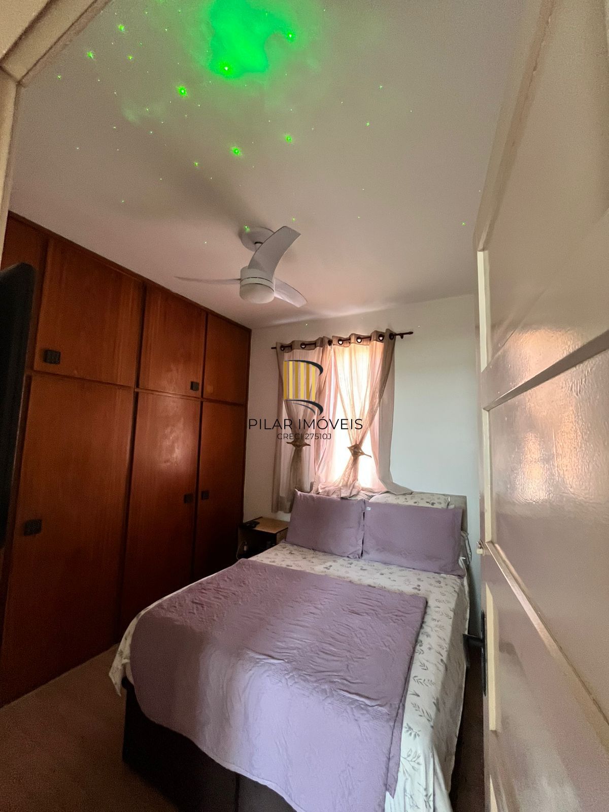 Apto de 02 dorm, sala, banho, cozinha, reformado, 01 lance de escada