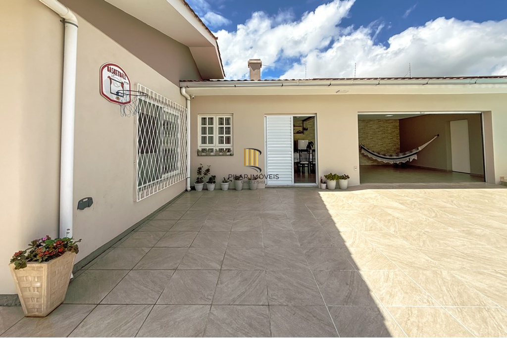 Casa 3 dormitórios no bairro Igara