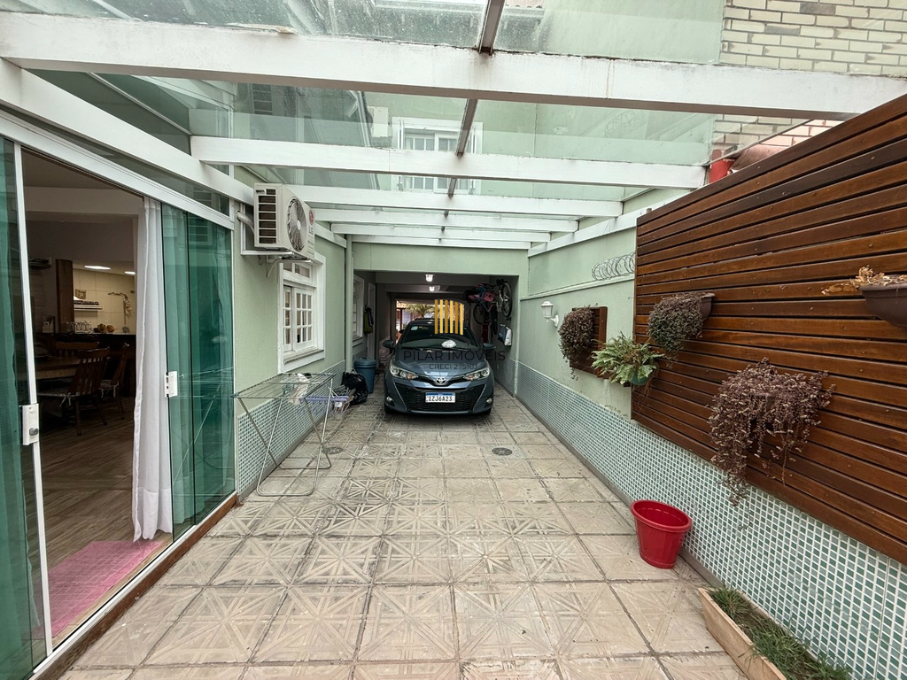 Casa de Condomínio 3 dormitórios no bairro Sarandi