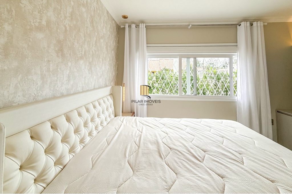 Casa 3 dormitórios no bairro Igara