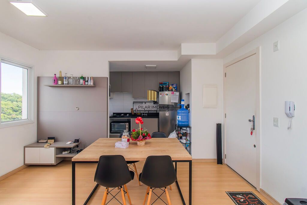 Apartamento 2 dormitórios no bairro Azenha