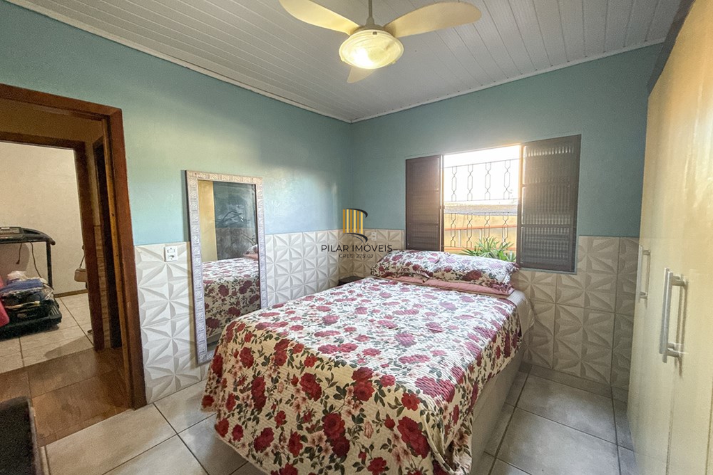 Casa 3 dormitórios no bairro Igara