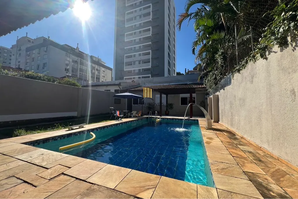 Casa 4 dormitórios no bairro Petrópolis