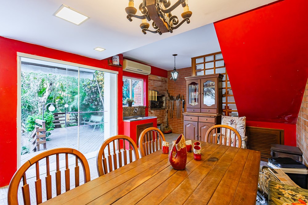 Casa 5 dormitórios no bairro Petrópolis