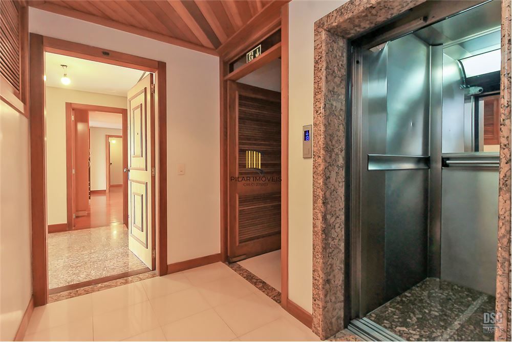 Apartamento 4 dormitórios no bairro Mont Serrat