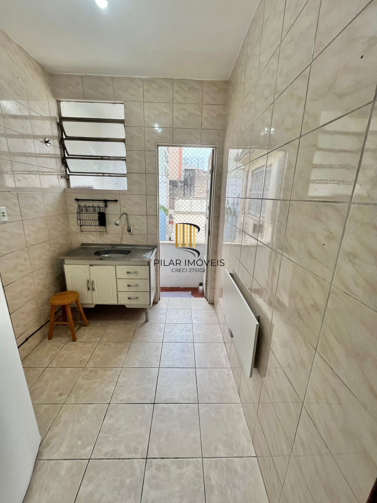 02 dormitórios no Centro, Rua Fernando Machado, com 59,26 m²