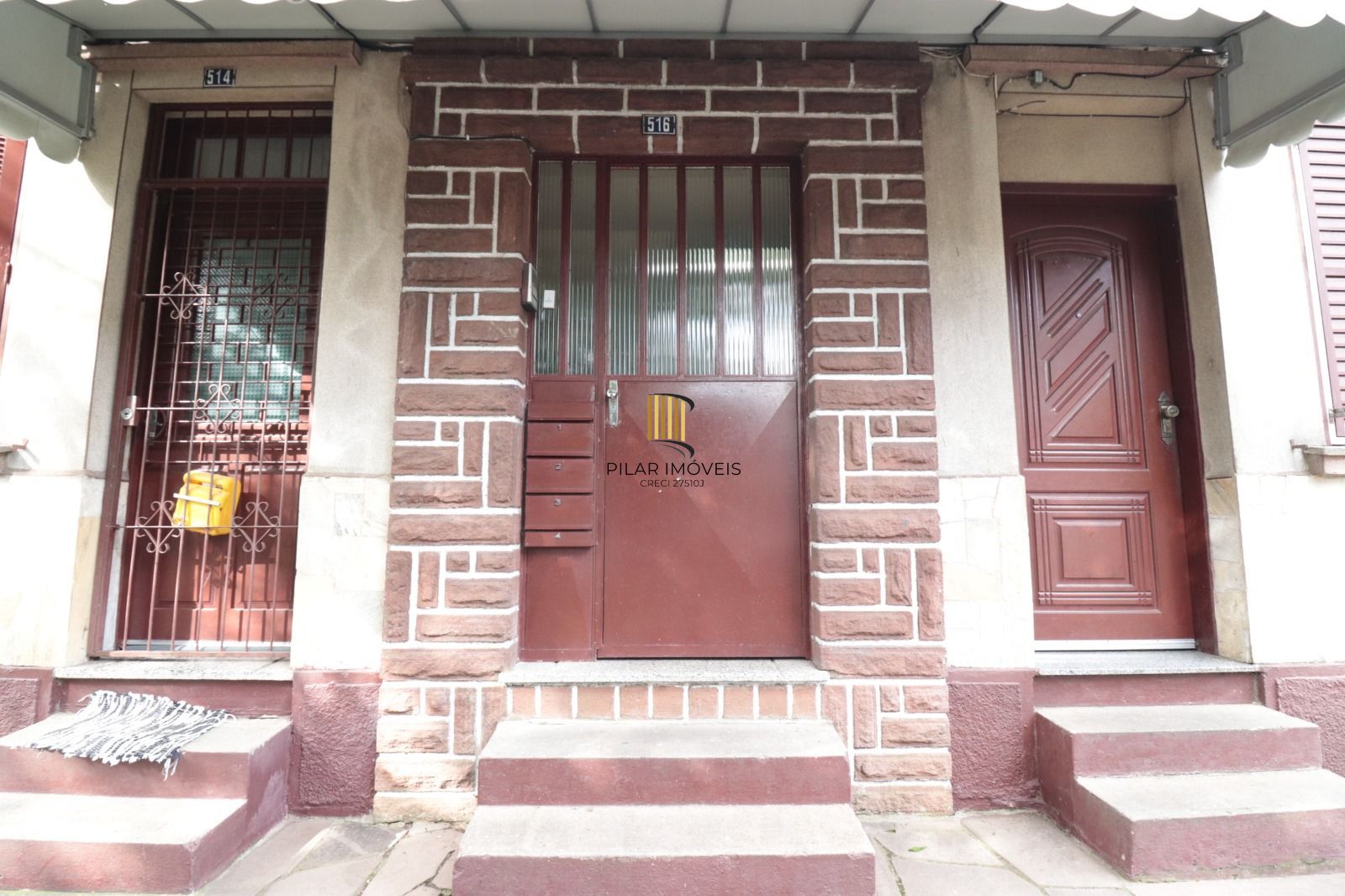 Apto no IAPI, 02 dorm com vaga de garagem