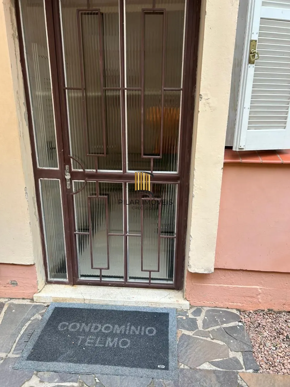 Apto 02 dorm, 60 m2, térreo, no Bairro São João, próximo a Assis Brasil