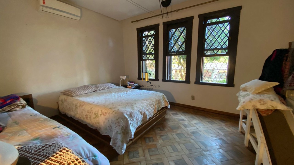 Casa 4 dormitórios no bairro Vila Assunção