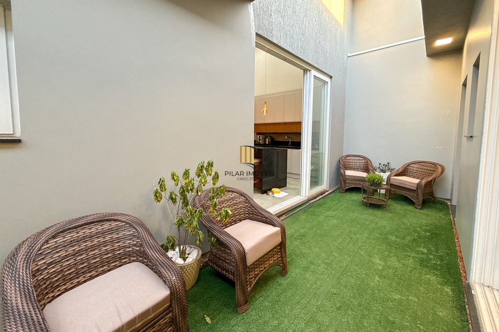 Casa 3 dormitórios no bairro Igara