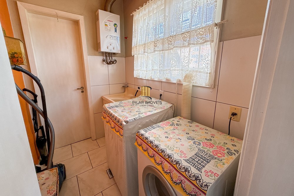 Casa 3 dormitórios no bairro Igara