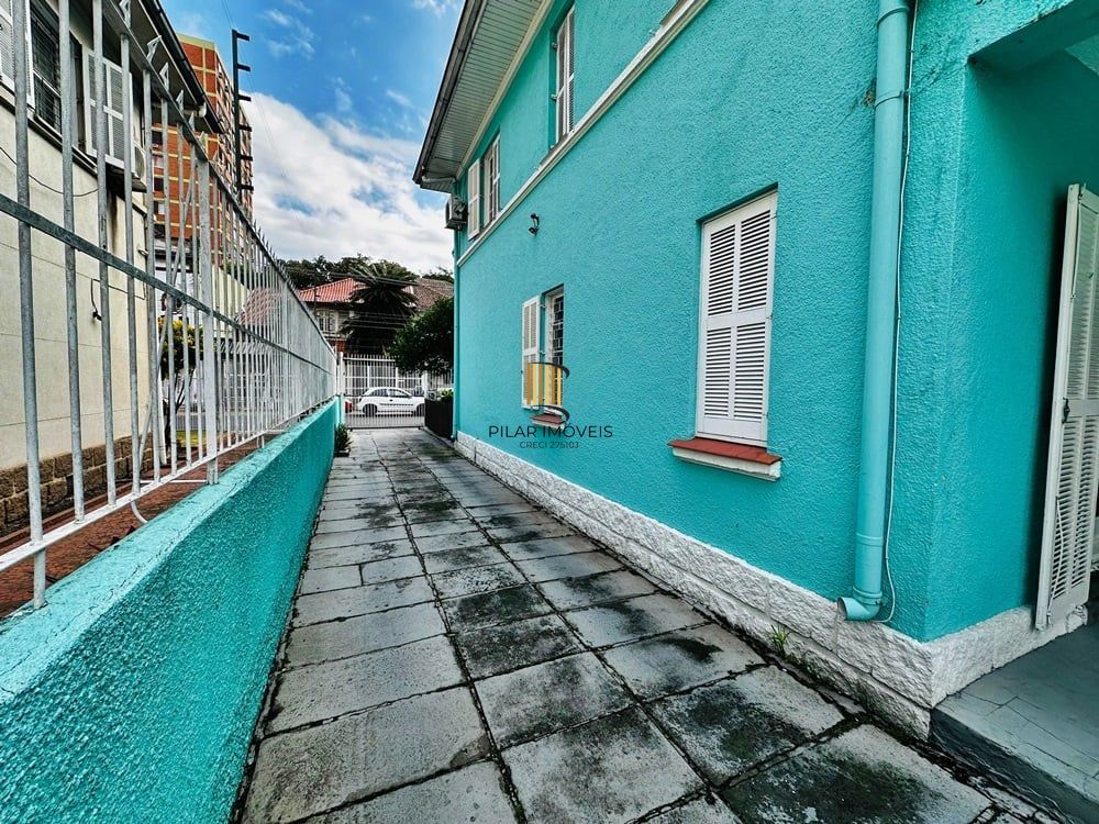 Casa 4 dormitórios no bairro Floresta