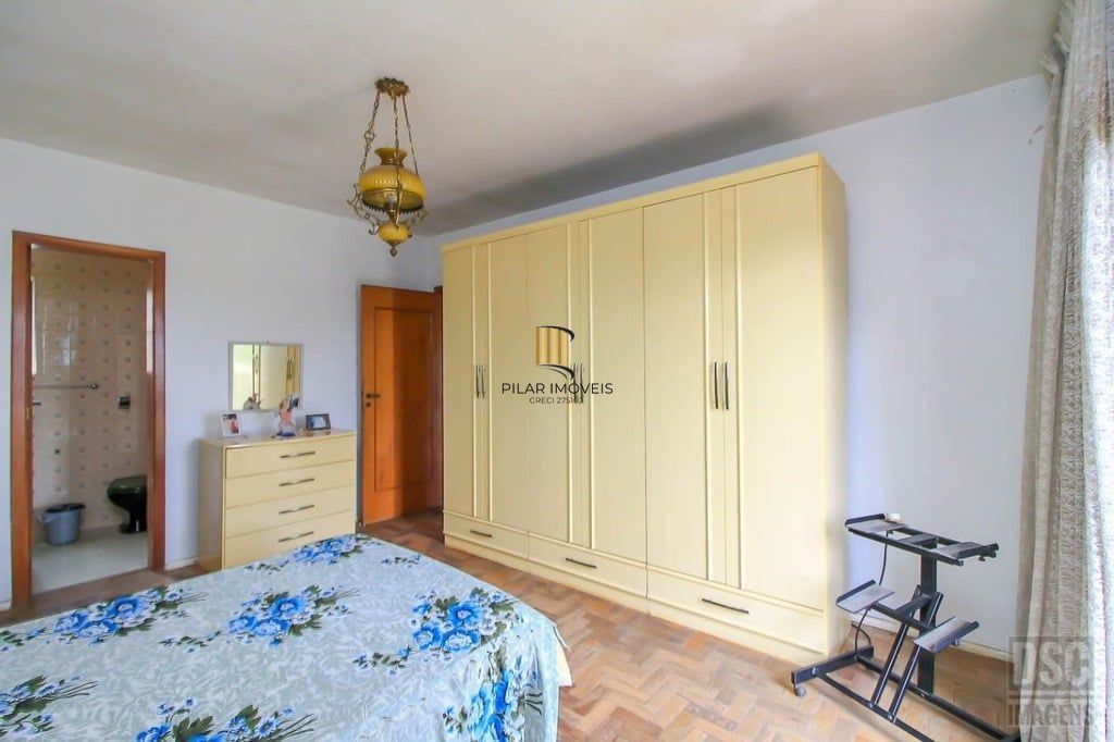 Casa 3 dormitórios no bairro Glória