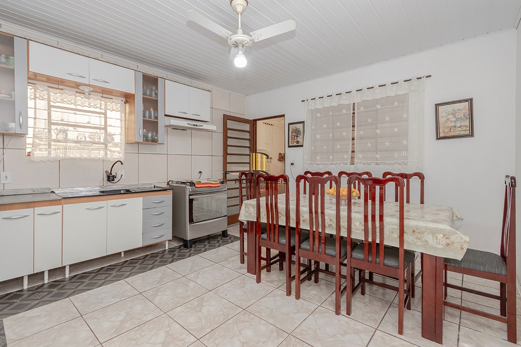 Casa 4 dormitórios no bairro Vila Nova