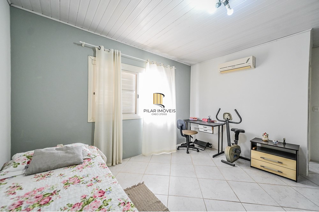 Casa 4 dormitórios no bairro Vila Ipiranga