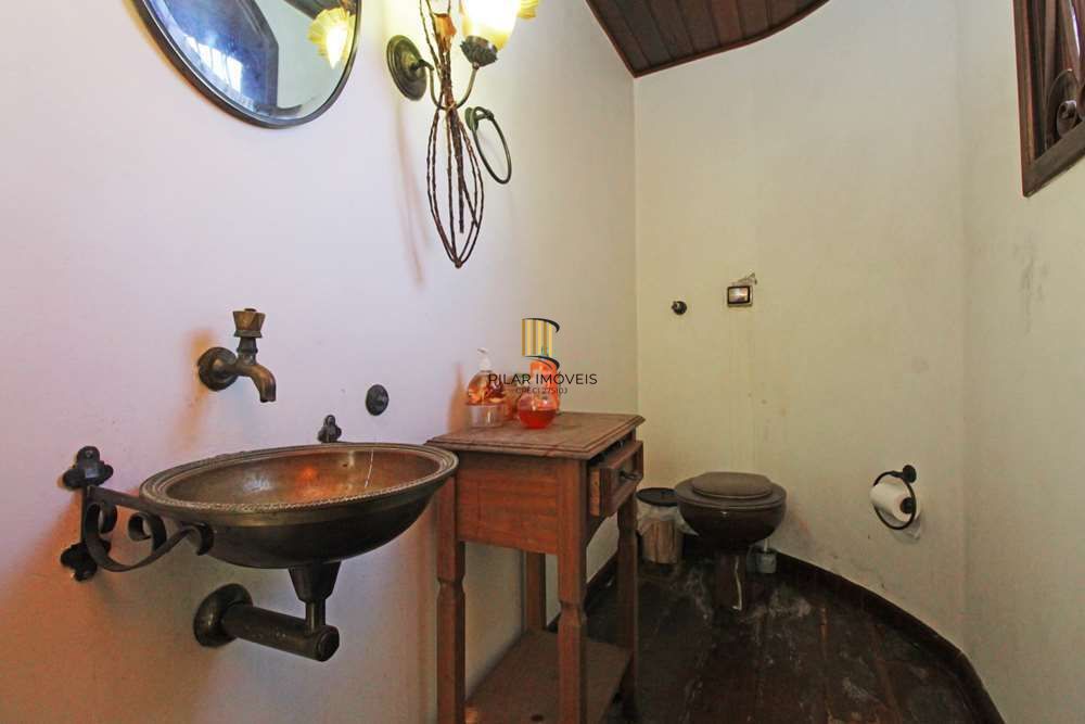 Casa 4 dormitórios no bairro Partenon