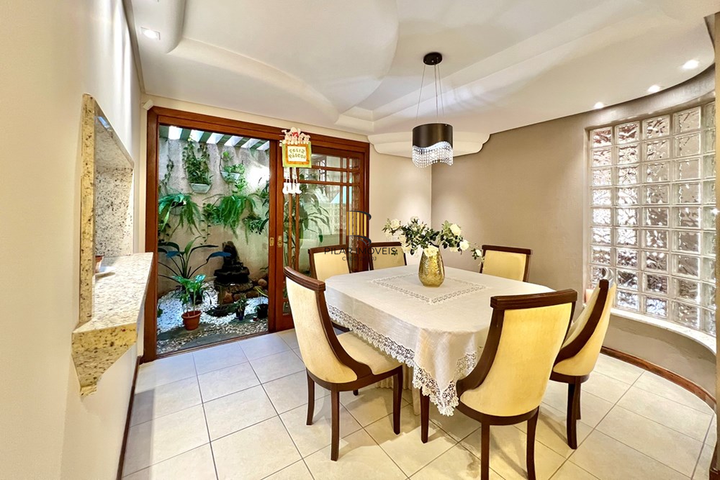 Casa 4 dormitórios no bairro Moinhos de Vento