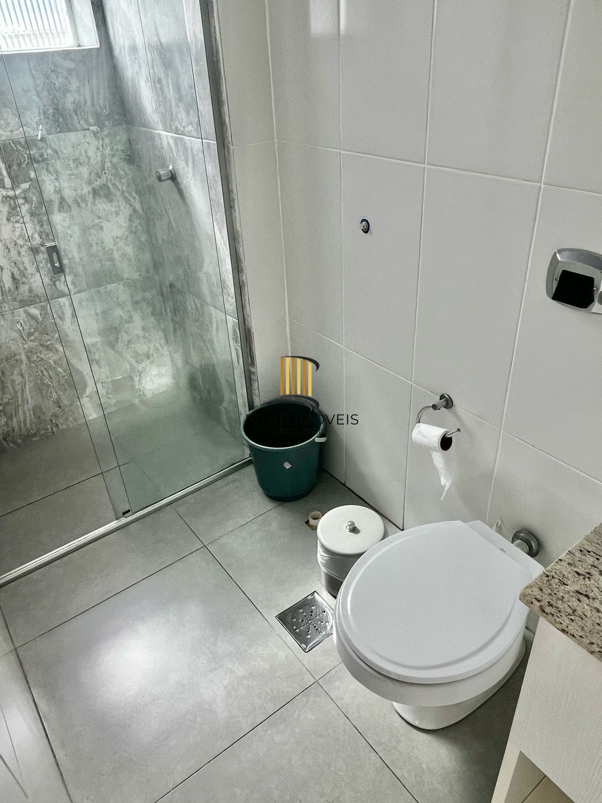 Excelente JK transformado em 01 dormitório, sala, cozinha e banheiro.