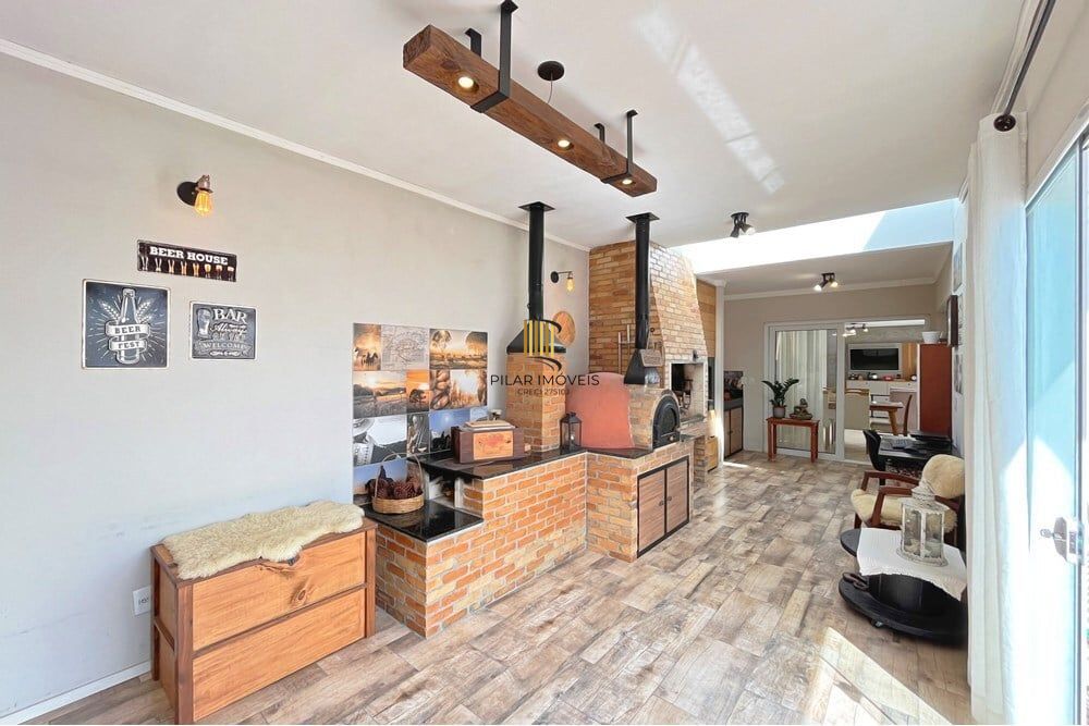 Casa 3 dormitórios no bairro Hípica