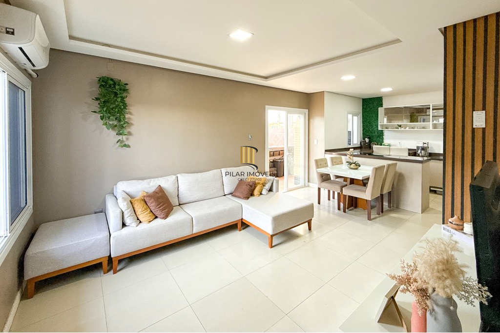Casa 3 dormitórios no bairro Igara