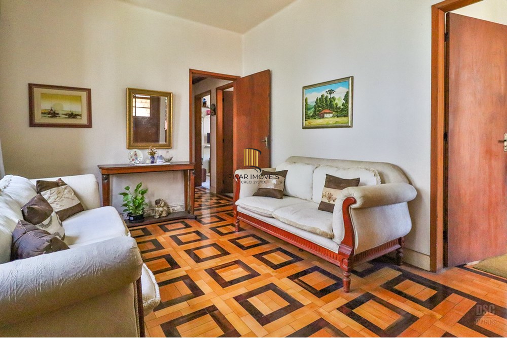 Casa 6 dormitórios no bairro Teresópolis