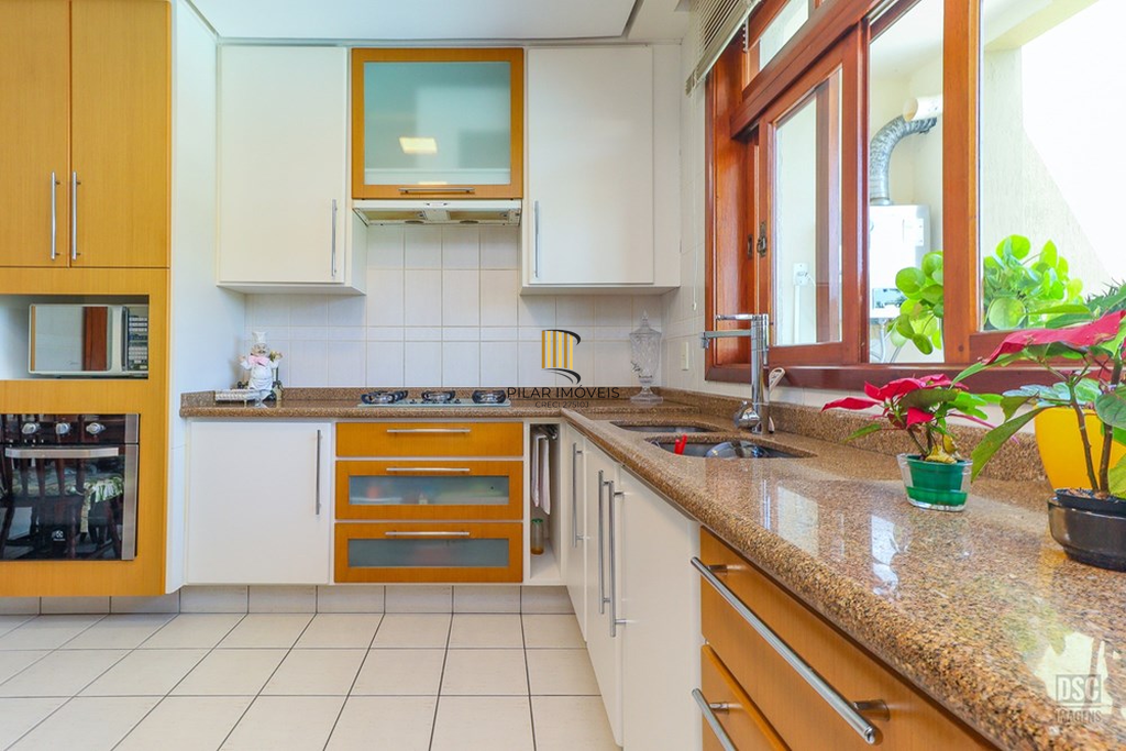 Casa 4 dormitórios no bairro Ipanema