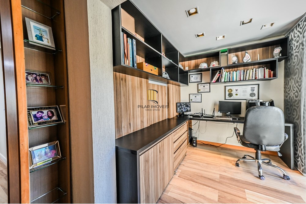 Casa 5 dormitórios no bairro Menino Deus