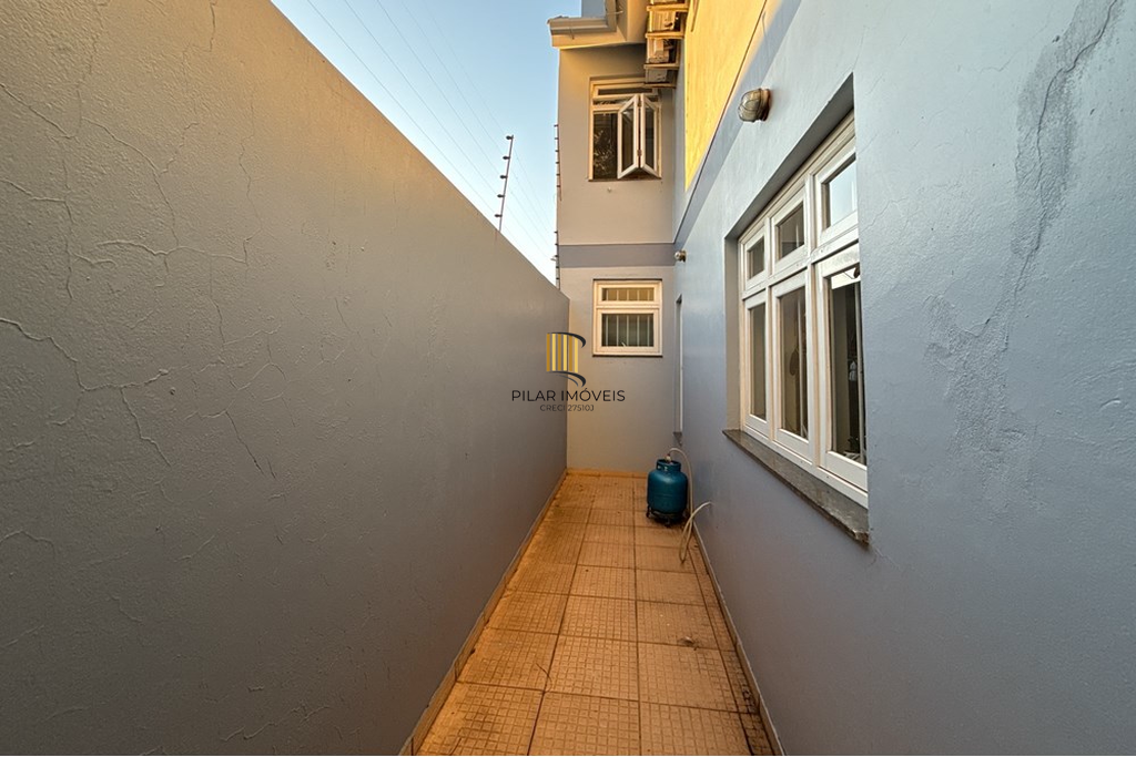 Casa 5 dormitórios no bairro Dihel