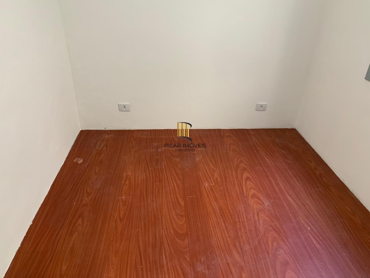 01 dormitório, na João Alfredo, Cidade Baixa, com 36 m2, 01 lance de escada