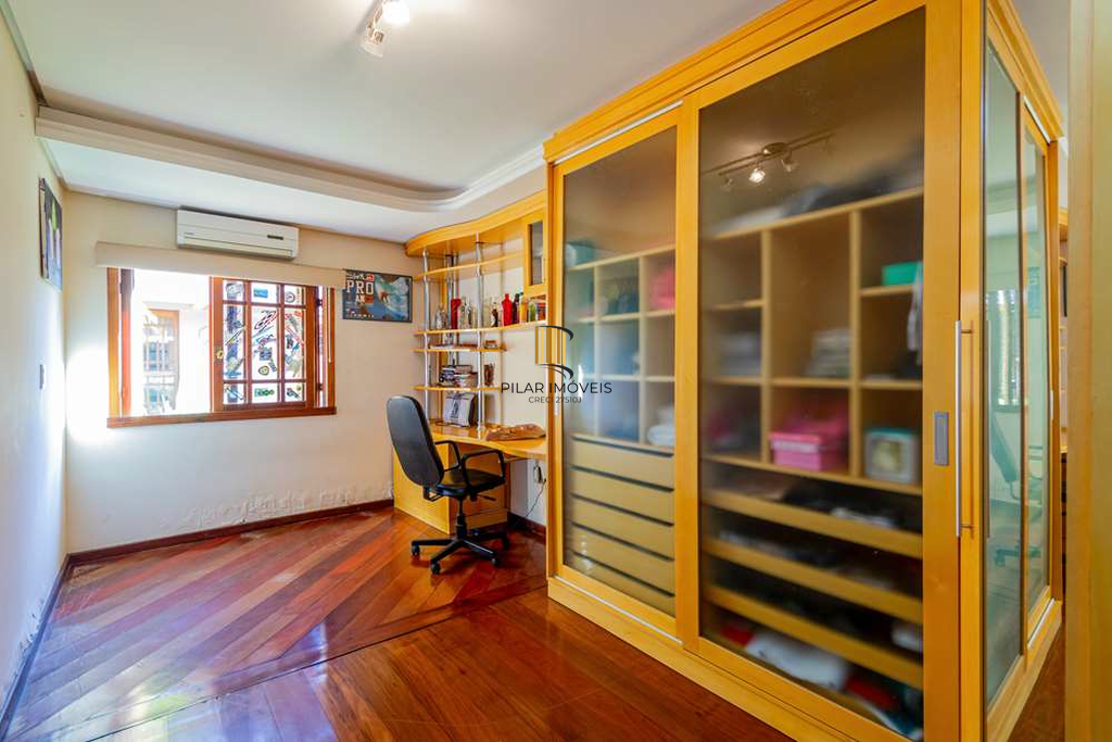 Casa 6 dormitórios no bairro Tristeza