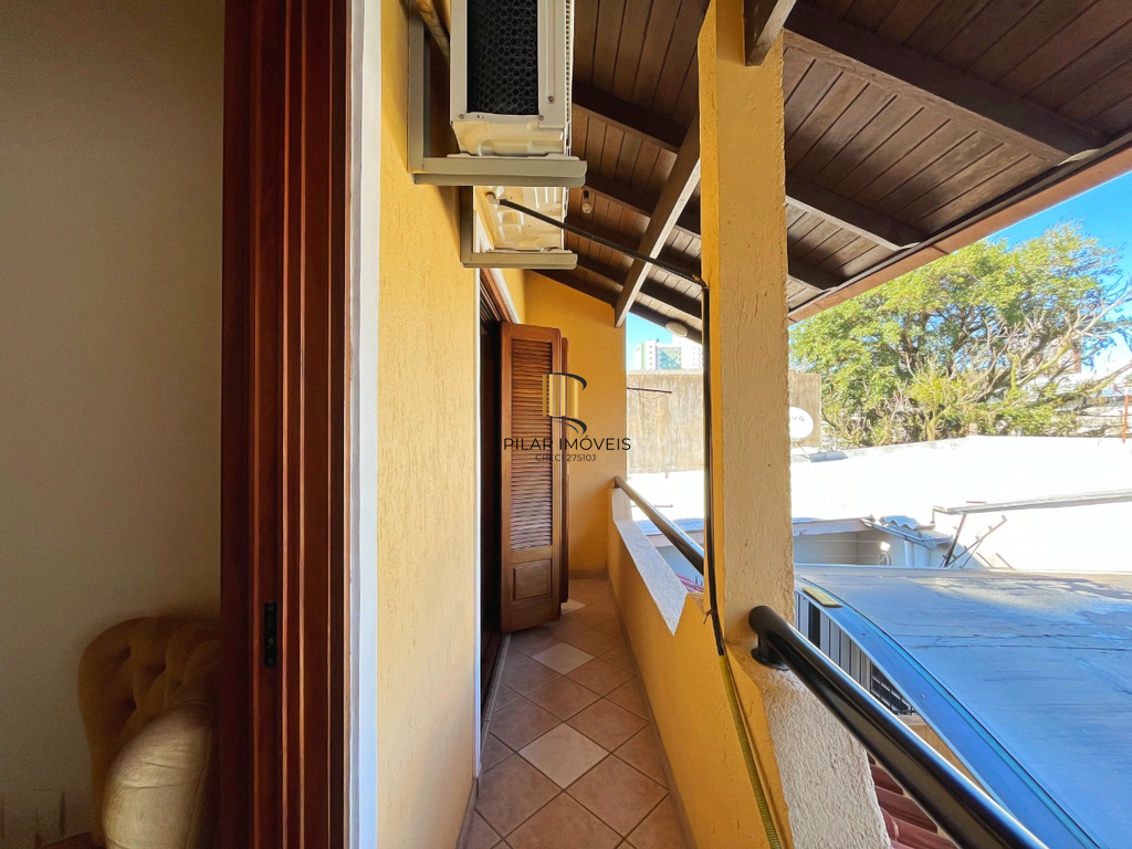 Casa 3 dormitórios no bairro Santana