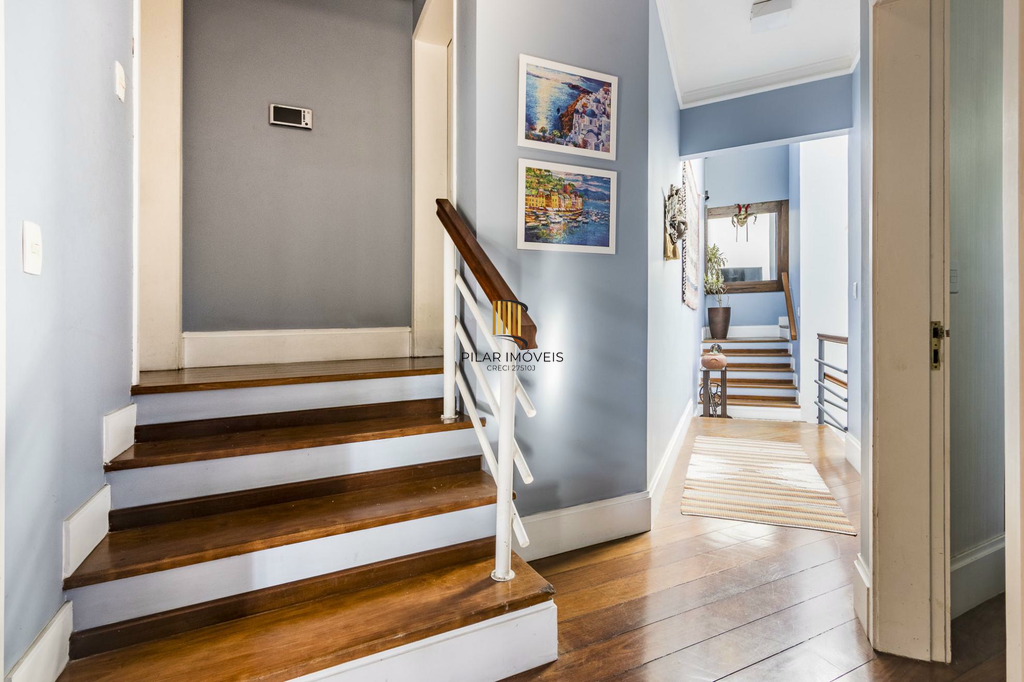 Casa 5 dormitórios no bairro Chácara das Pedras