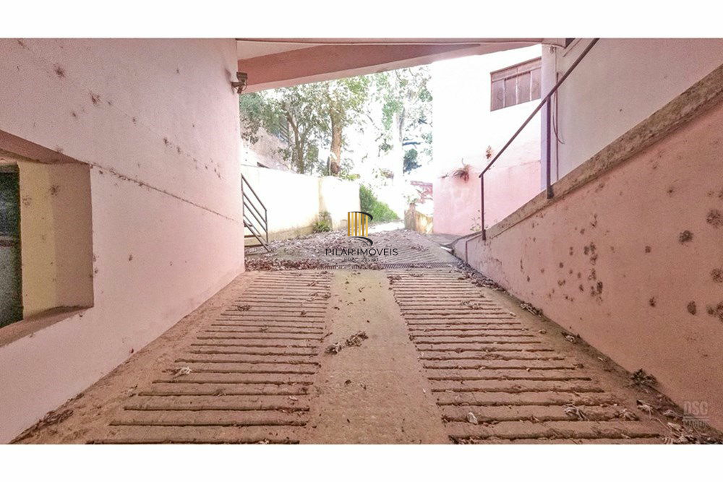 Casa 8 dormitórios no bairro Glória