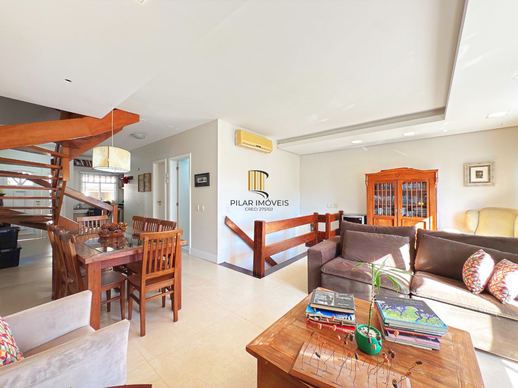 Casa de Condomínio 3 dormitórios no bairro Jardim Carvalho