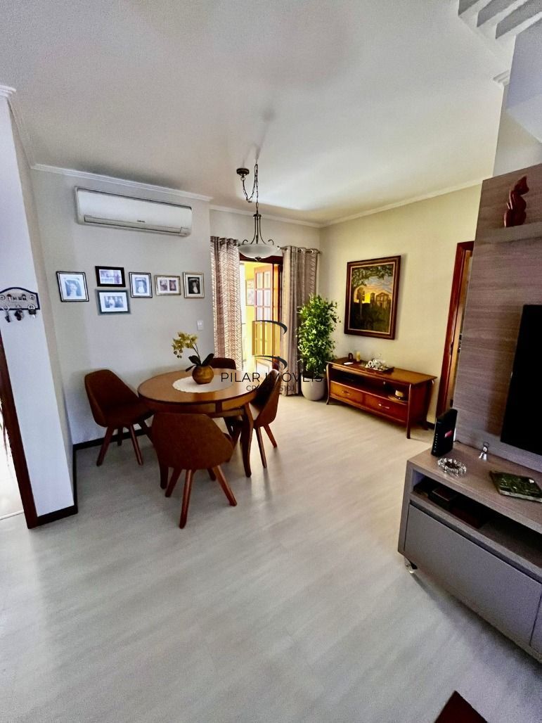 Apto no Passo da Areia de 03 dorm com suíte, sala com 02 ambientes e 01 vaga