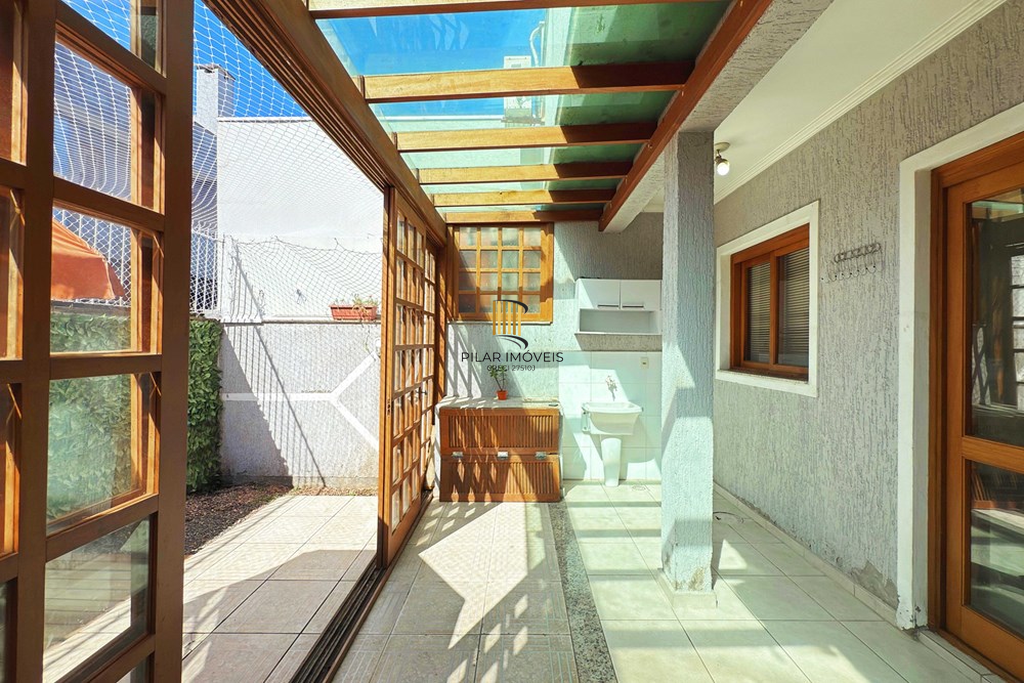 Casa 3 dormitórios no bairro Hípica