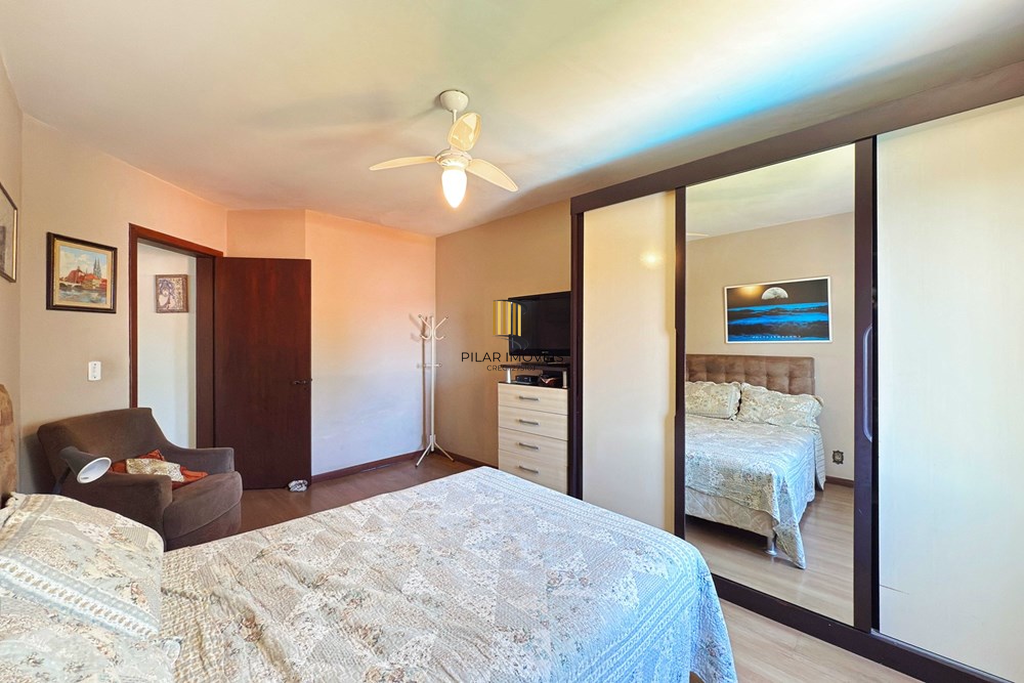 Casa 4 dormitórios no bairro Ipanema