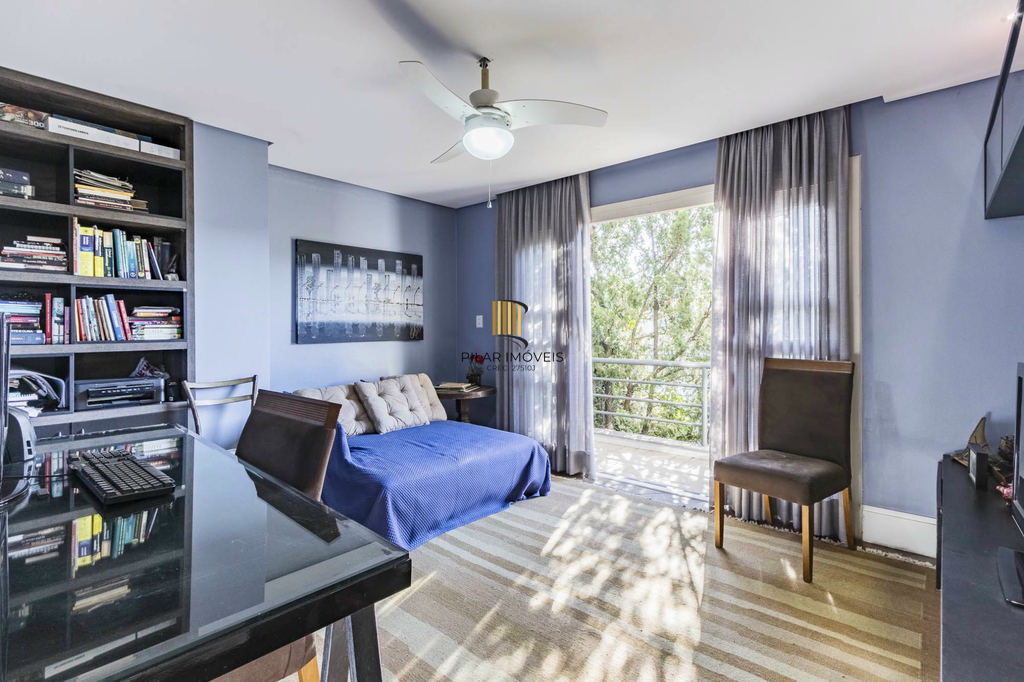 Casa 5 dormitórios no bairro Chácara das Pedras