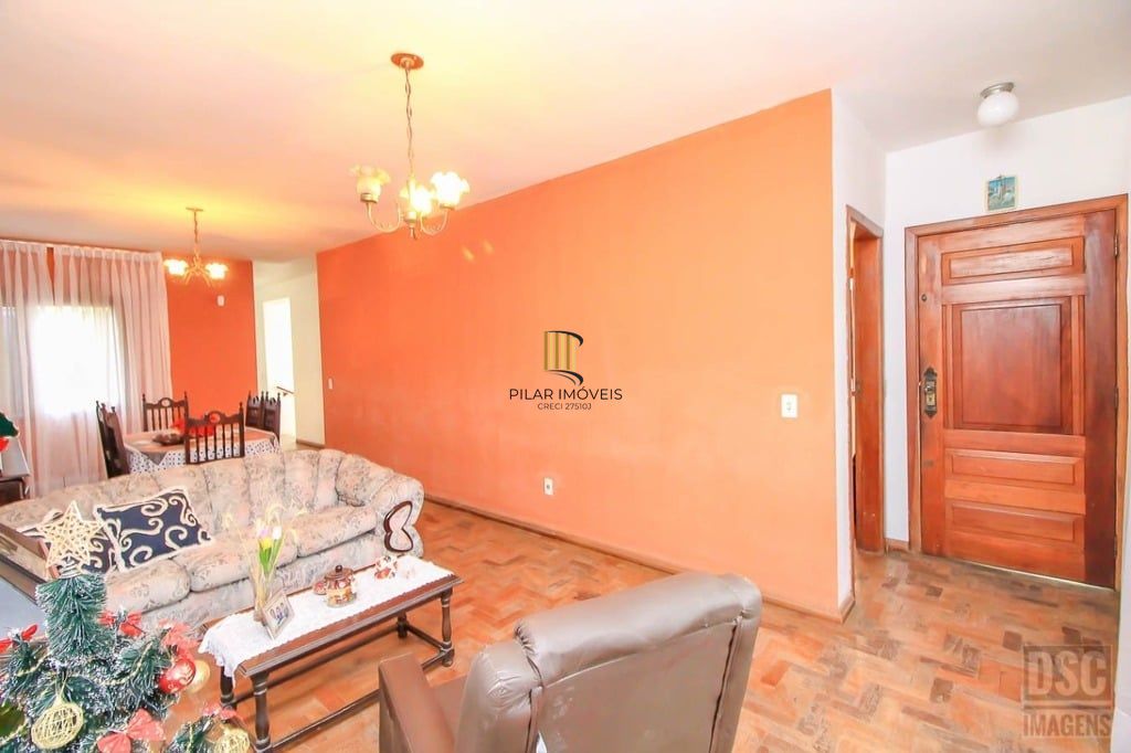 Casa 3 dormitórios no bairro Glória