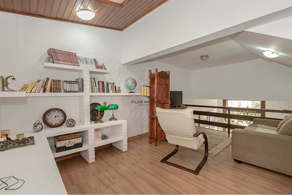 Casa 4 dormitórios no bairro Ipanema