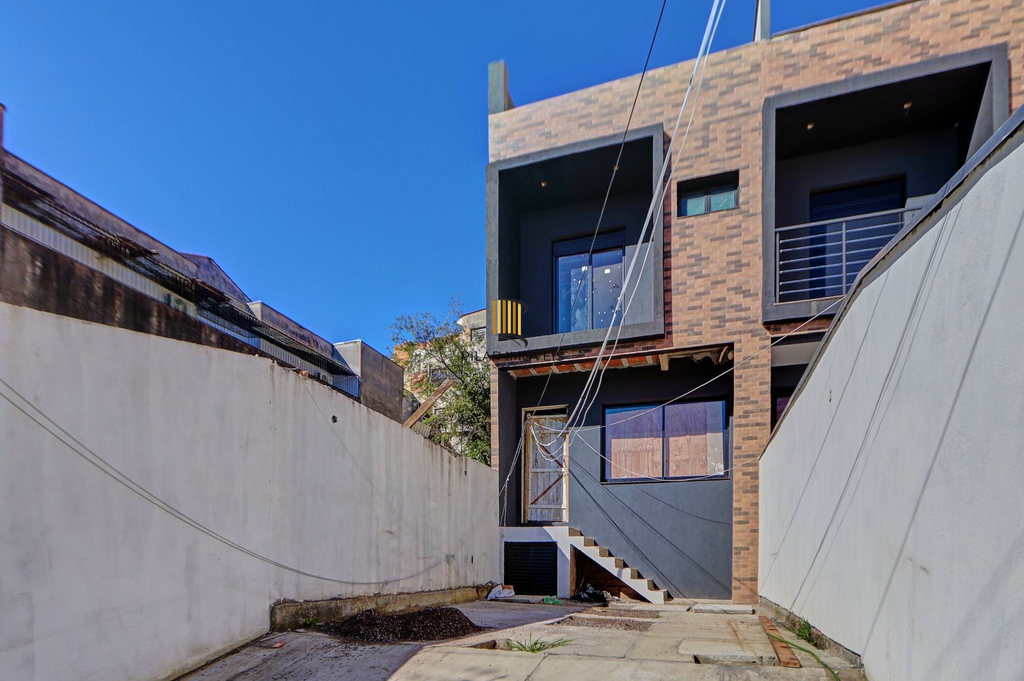 Casa 3 dormitórios no bairro Chácara das Pedras