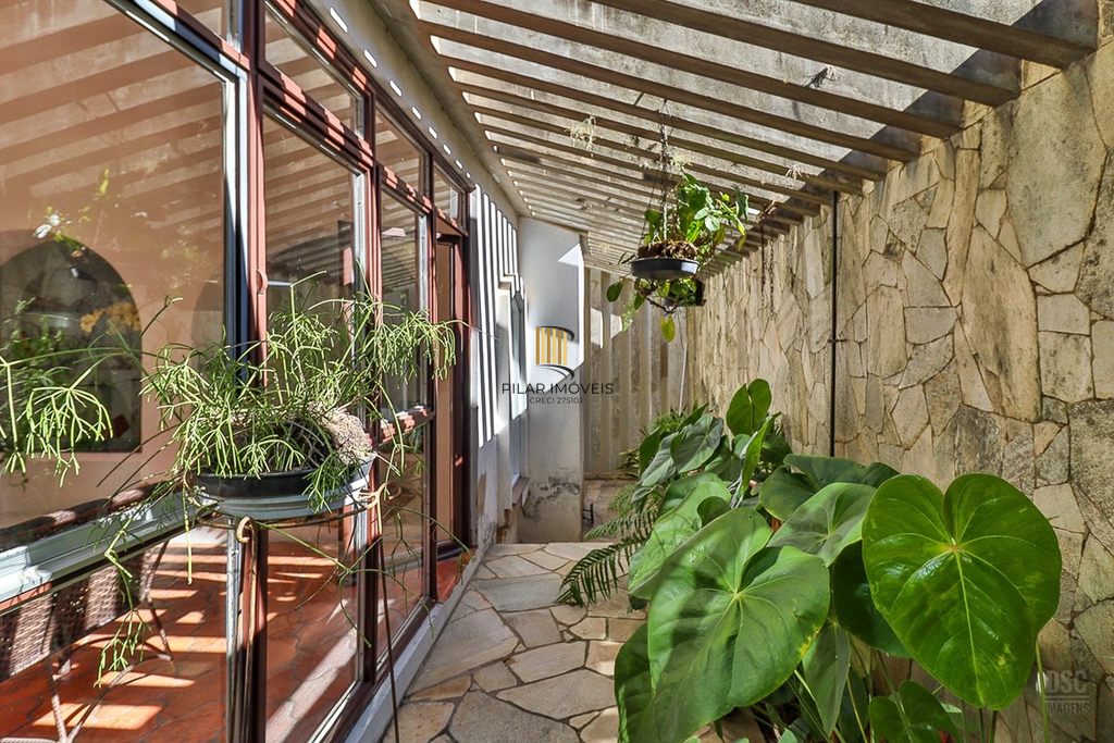 Casa 6 dormitórios no bairro Jardim Planalto