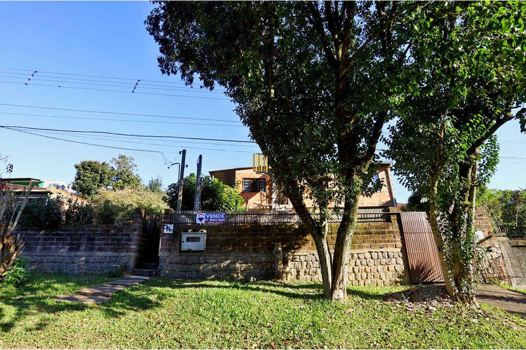 Casa 6 dormitórios no bairro Lomba do Pinheiro