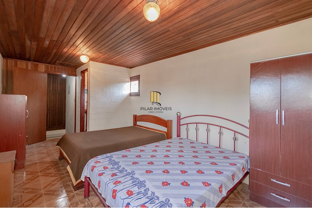 Casa 5 dormitórios no bairro Glória